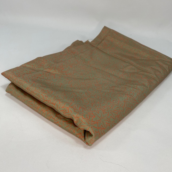 Tan/Red Leaf Outline Slinky Fashion Fabric - Rosewood - Blouse Dress 60" x 5 yd - Picture 6 of 11